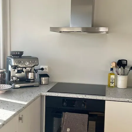 Appartement Modern With Balcony - Walk To Ons *