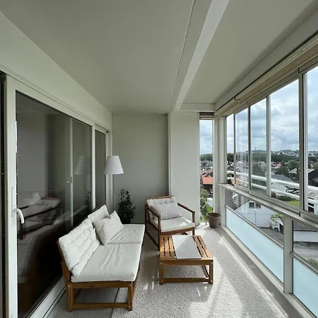 Modern With Balcony - Walk To Ons Appartement